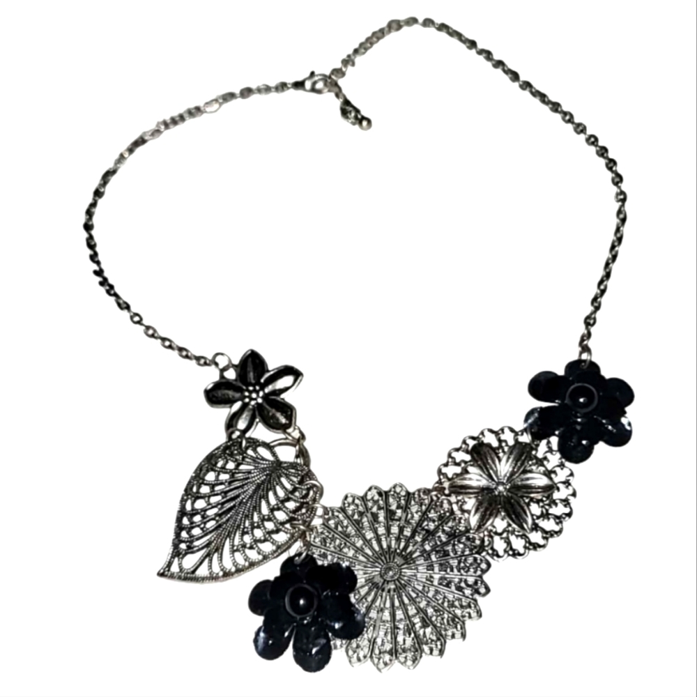 ELEGANT Big Silver Tone Mesh Leaves With Onyx Black 3D Flower Necklace